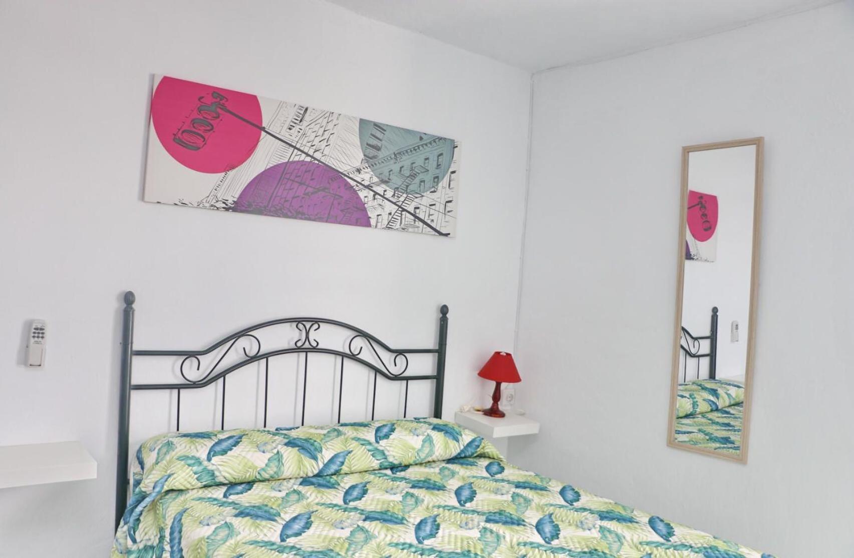 Habitacion Velarde โกนิล เด ลาฟรอนเตรา ภายนอก รูปภาพ