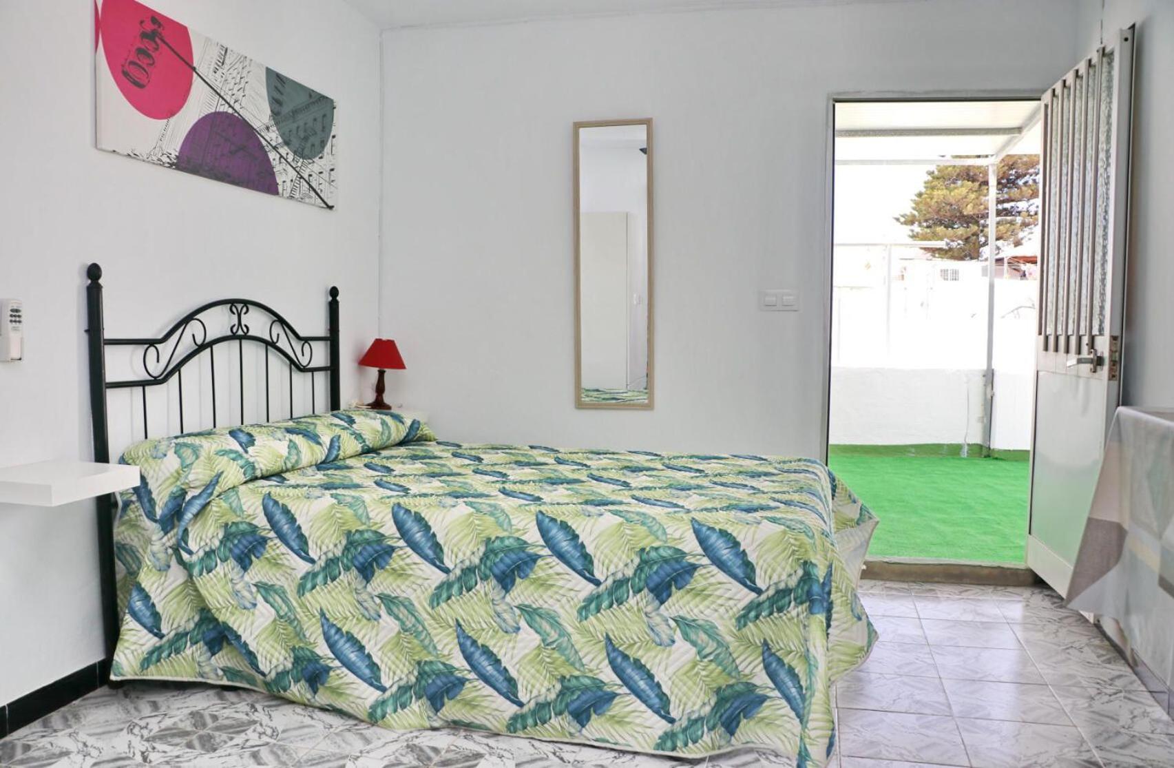 Habitacion Velarde โกนิล เด ลาฟรอนเตรา ภายนอก รูปภาพ