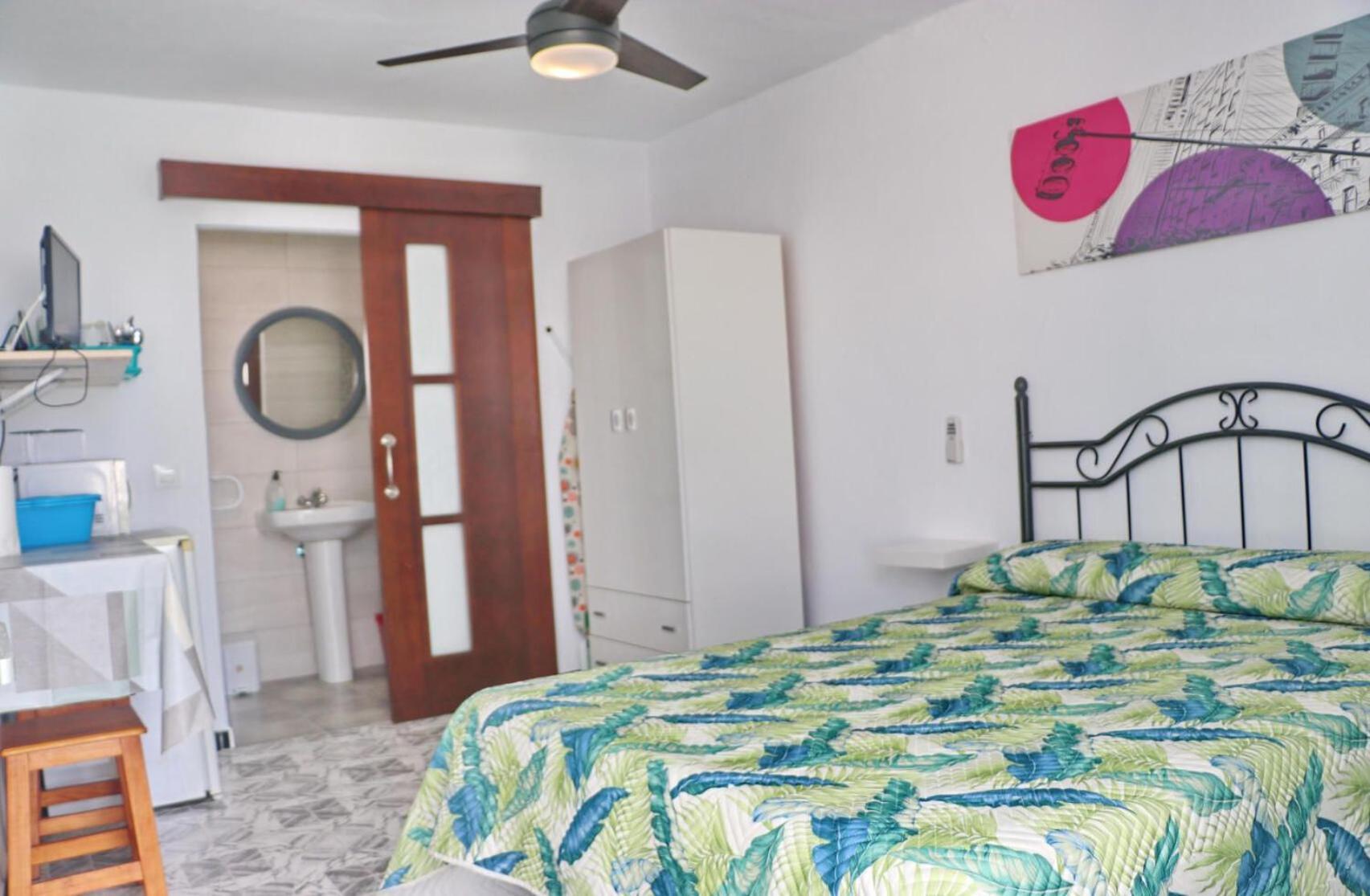Habitacion Velarde โกนิล เด ลาฟรอนเตรา ภายนอก รูปภาพ